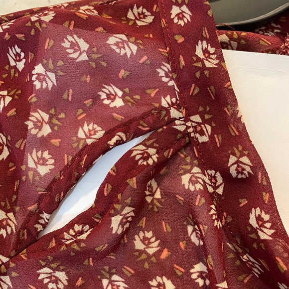 Elodie Sheer Burgundy Floral Blouse Size (S) - Picture 3 of 5